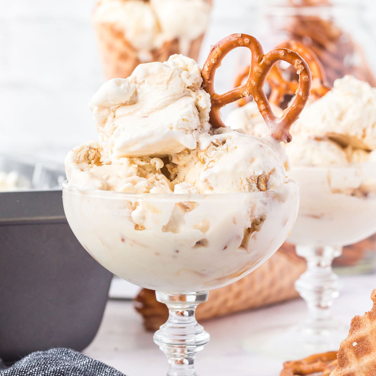 Easy No-Churn Caramel Pretzel Ice Cream: Sweet & Salty